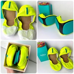 RARE TIEKS Unmellow Yellow NEON new with box size 7 SOLD OUT